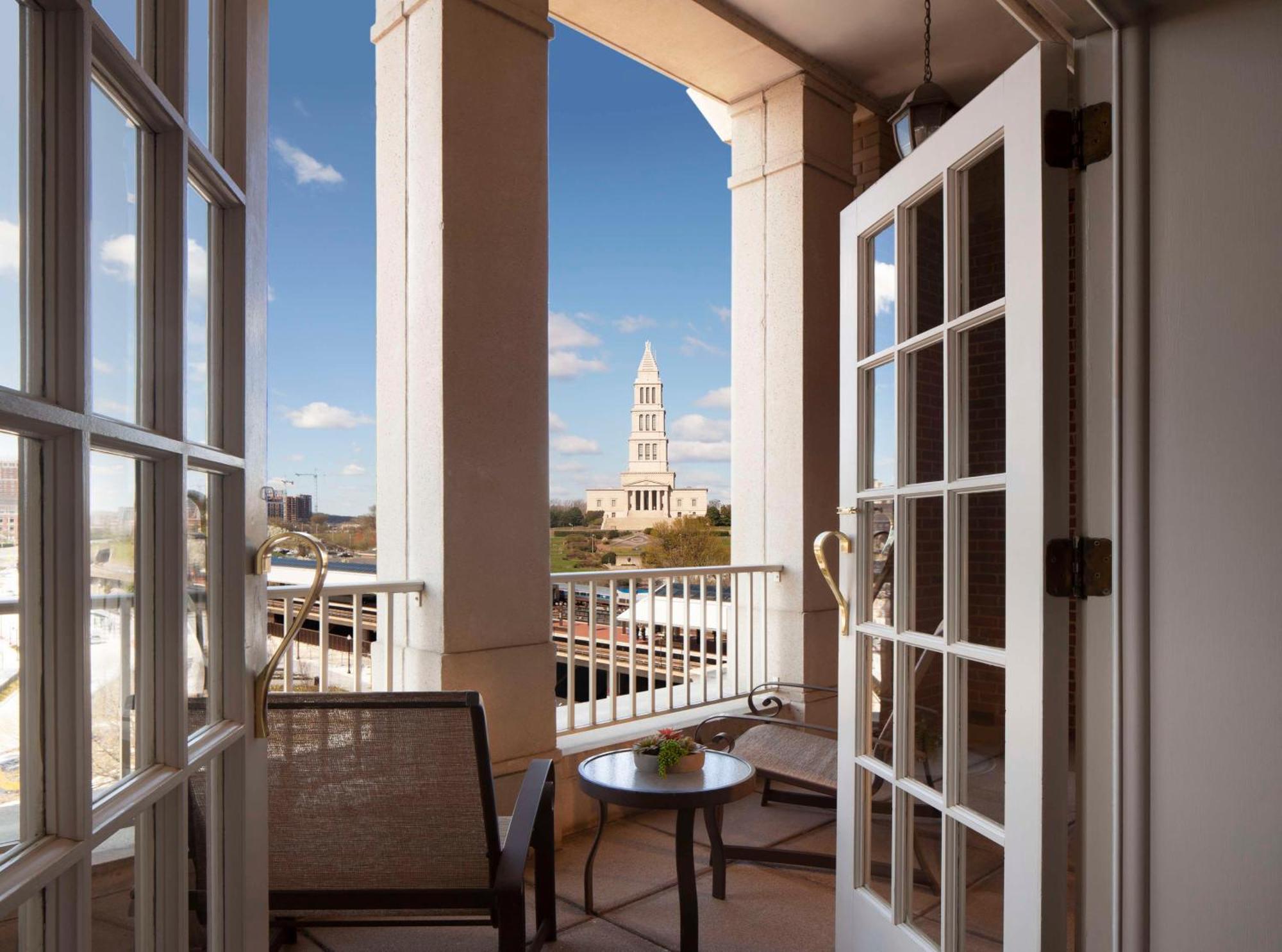 Hilton Alexandria Old Town Hotel Exterior photo