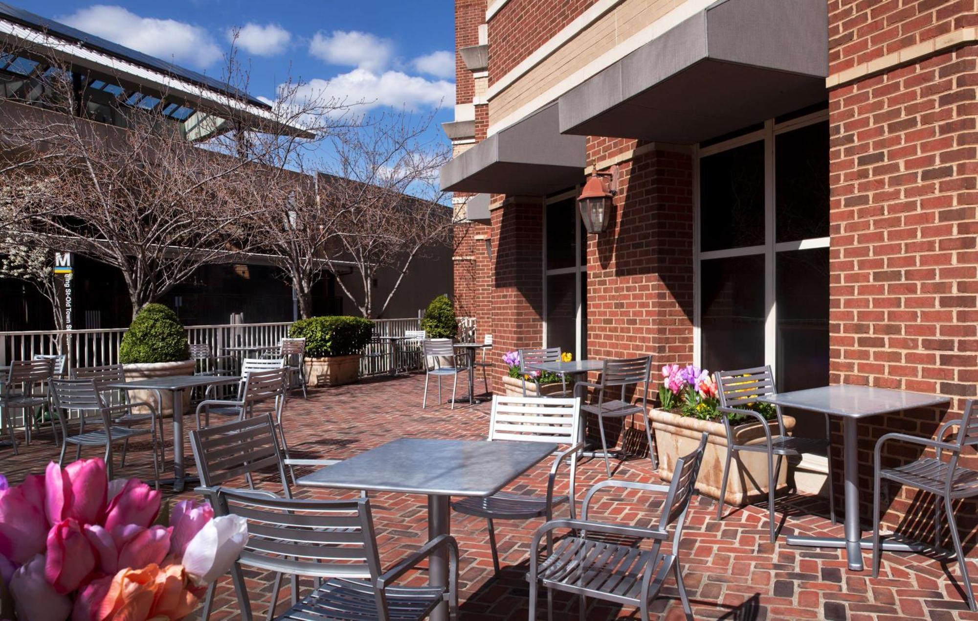 Hilton Alexandria Old Town Hotel Exterior photo