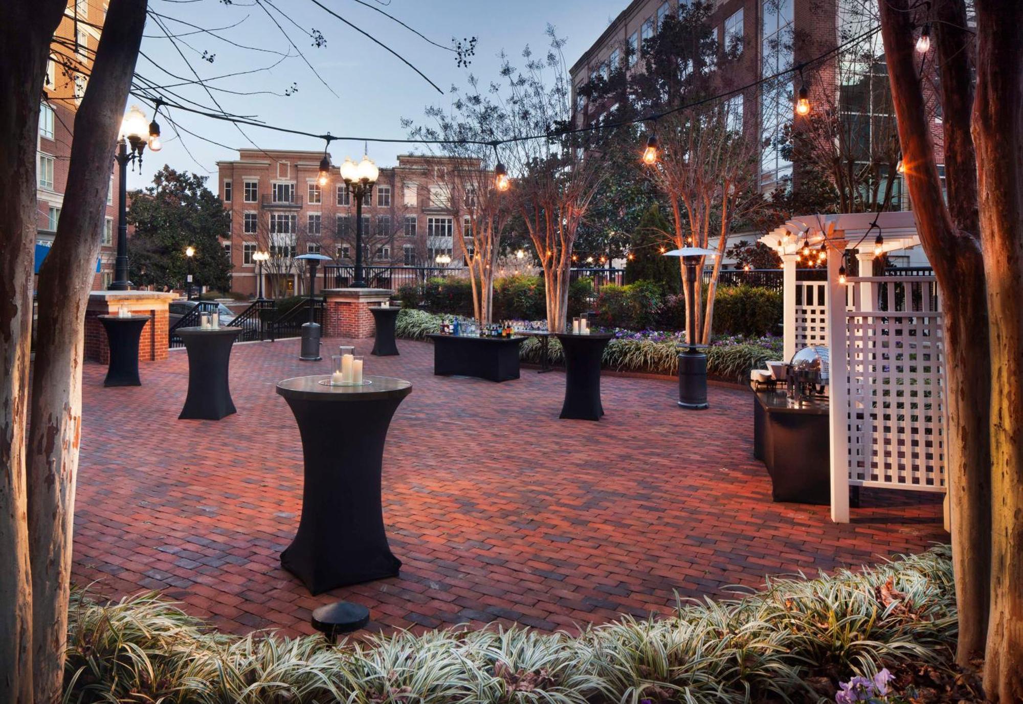 Hilton Alexandria Old Town Hotel Exterior photo