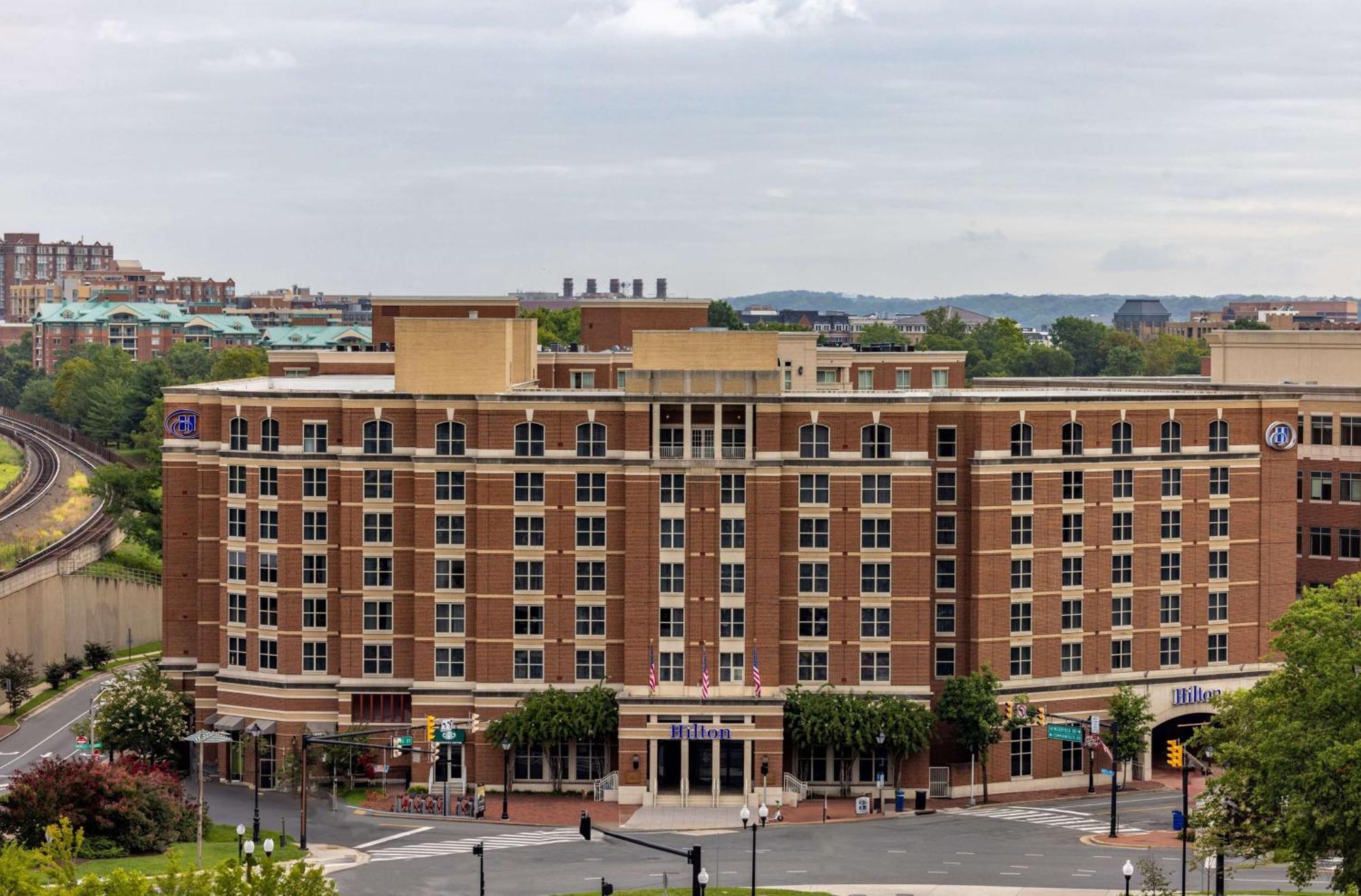 Hilton Alexandria Old Town Hotel Exterior photo